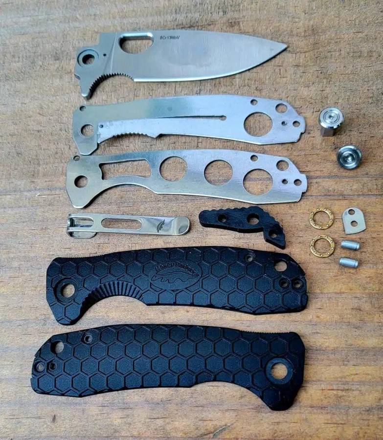 HONEY BADGER SPEAR-POINT FLIPPER - SMALL BLACK