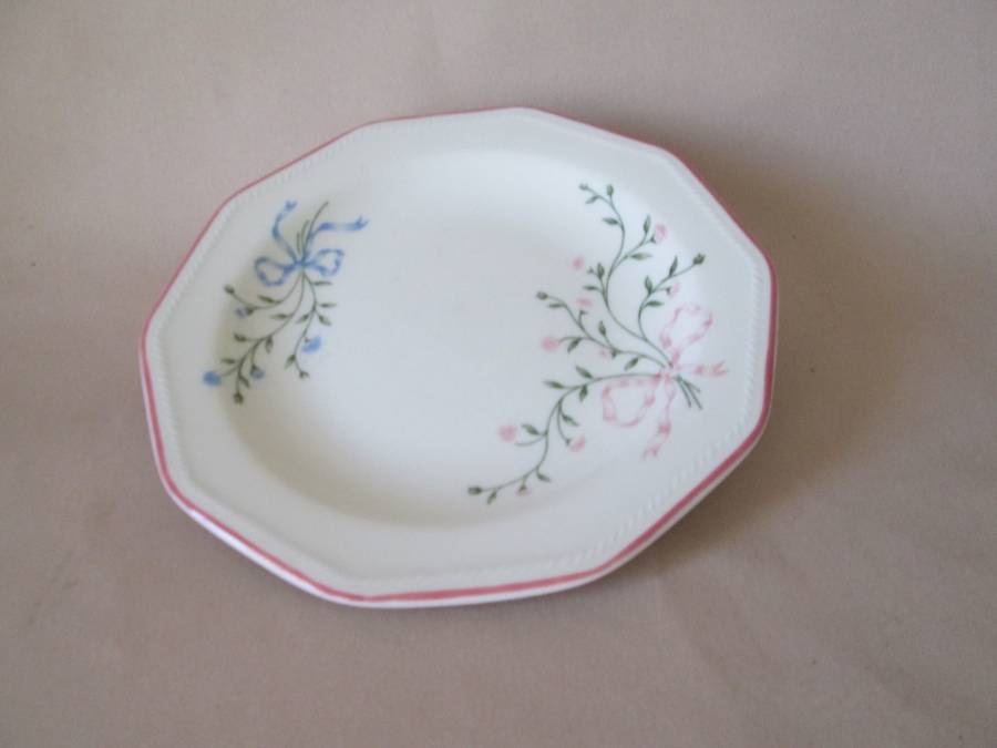 Churchhill  Fine English Staffordshire Plates 17cm