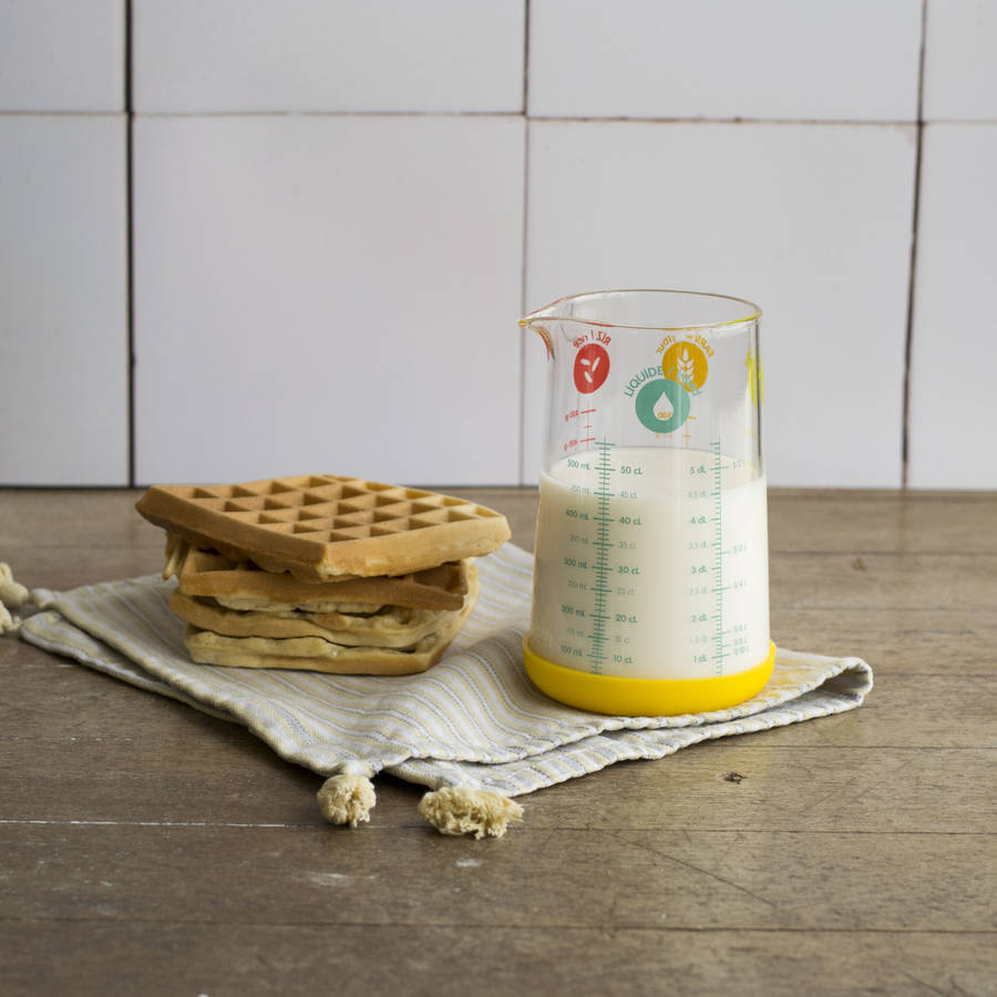 Pebbly Yellow Glass Measuring Jug with Silicone Base - 500 ml