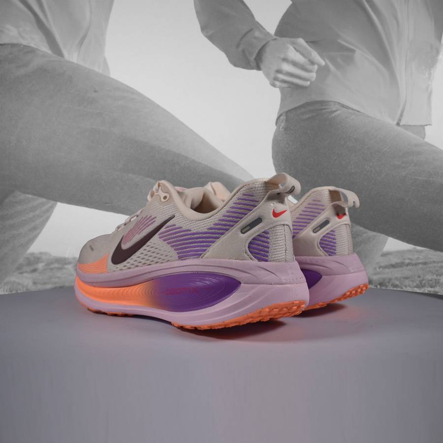Nike Vomero 18 Womens Road Running Shoes