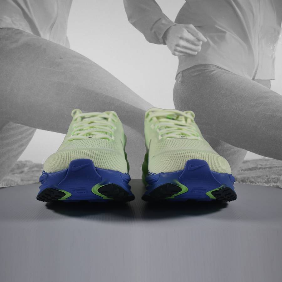 Nike VOMERO 18 Mens Neutral Running Shoes