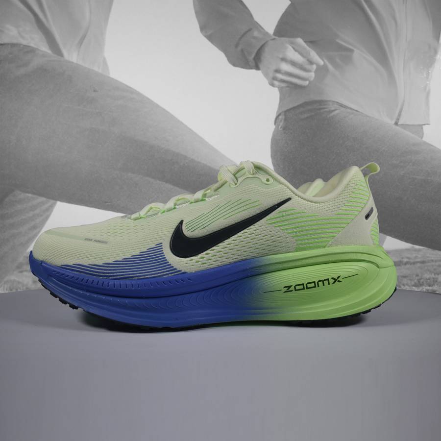 Nike VOMERO 18 Mens Neutral Running Shoes