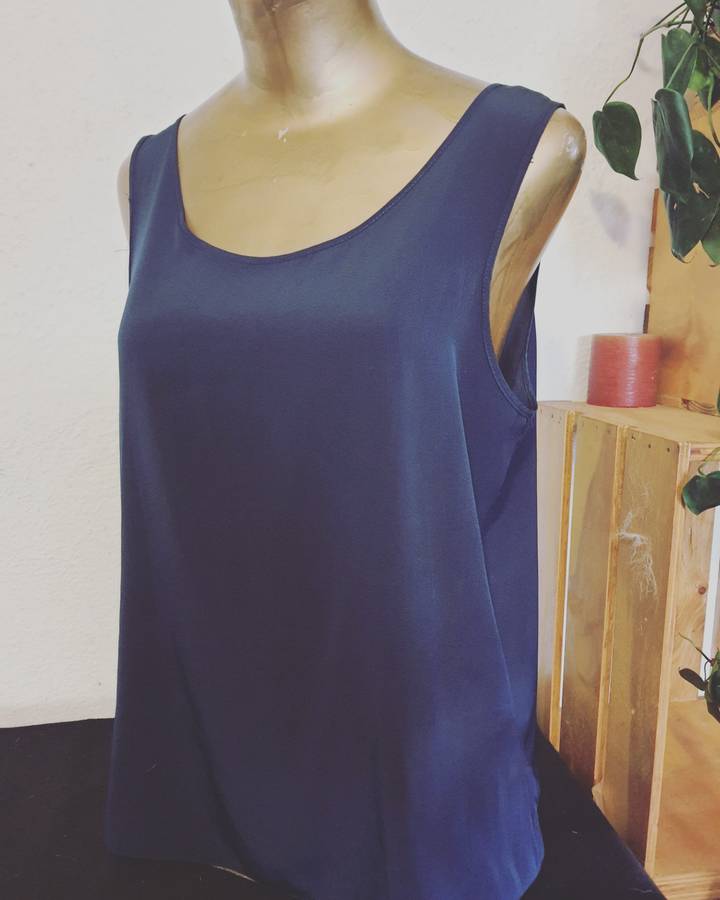 Woolworths satiny, navy camisole - 14 / Navy / Woolworths