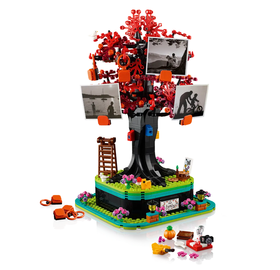 LEGO® Ideas Family Tree (21346)