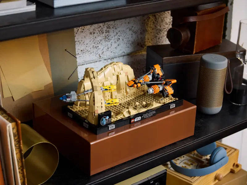 LEGO® Star Wars Mos Espa Podrace Diorama (75380)