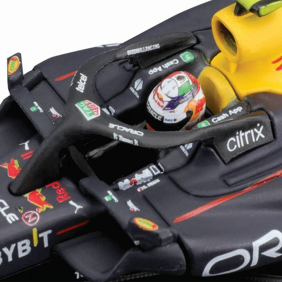 #1 Max Verstappen 1/43 RED BULL F1 RB18 2022 WITH HELMET - COLLECTORS HARD CASE Bburago