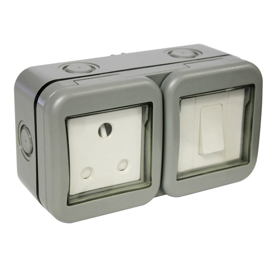 Masterplug Ip55 Single Outdoor Switch & Sa Socket (1 X 3 Pin)