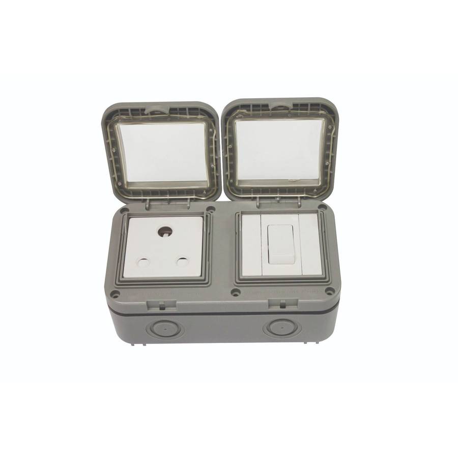 Masterplug Ip55 Single Outdoor Switch & Sa Socket (1 X 3 Pin)