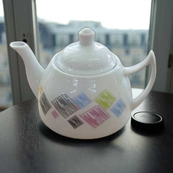 Stylish Design Porcelain Teapot with Tea Infuser