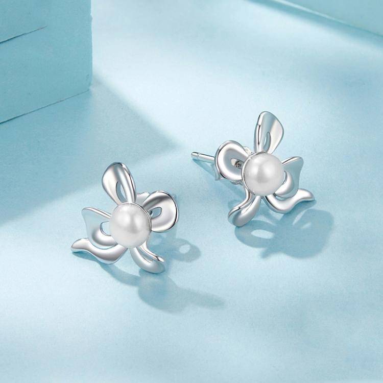 S925 Sterling Silver Freshwater Pearl Flower Earrings(SCE1842)