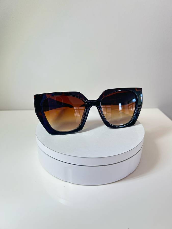 Square cat eye sunglasses