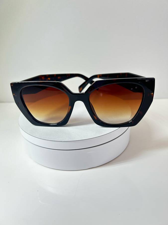 Square cat eye sunglasses