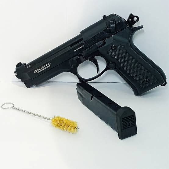 Blow F92 Black Blank/Pepper Gun (Semi Auto|15+1|9mm PAK)