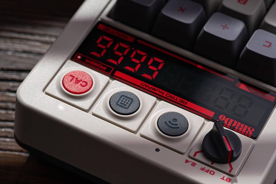 8BitDo Retro 18 Mechanical Numpad N Edition