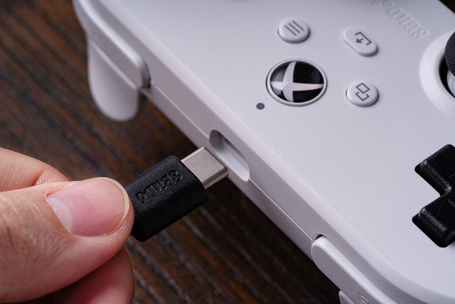 8Bitdo Pro 2 Wired Controller for Xbox Hall Effect Edition White