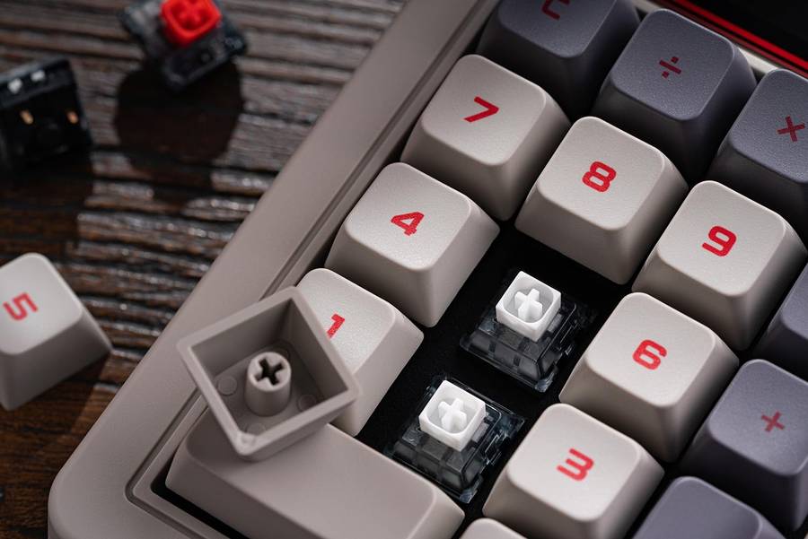 8BitDo Retro 18 Mechanical Numpad N Edition