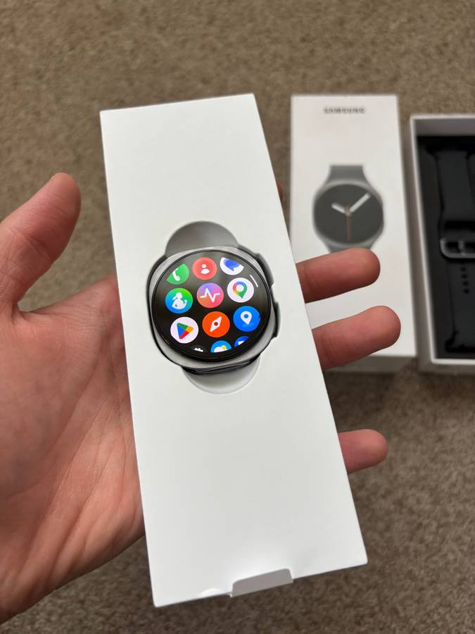 Samsung Galaxy Watch 8 40mm BT with box and charger