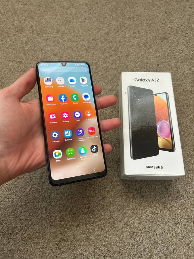 Samsung A32 128gb 4gb ram Dual Sim with box