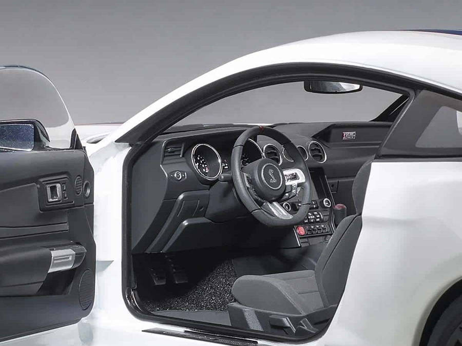 Ford Shelby Gt-350r Oxford White W Lightning Stripes 1/18 Scale Auto Art AA72931