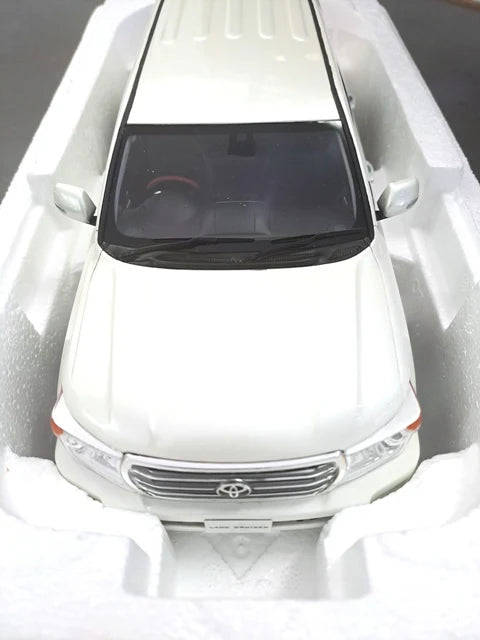 LAND CRUISER WHITE (RESIN) 1/18 Scale Kyosho  KYOKSR18008W-B