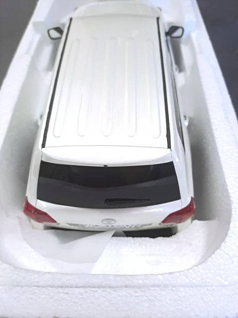 LAND CRUISER WHITE (RESIN) 1/18 Scale Kyosho  KYOKSR18008W-B