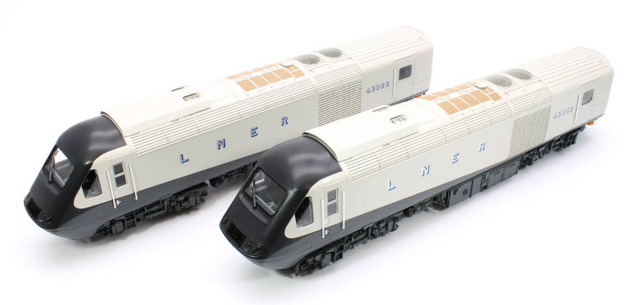 LNER - Class 43 - HST Train Pack (HM Queen Elizabeth II Platinum Jubilee) - 00 Gauge Hornby R30215