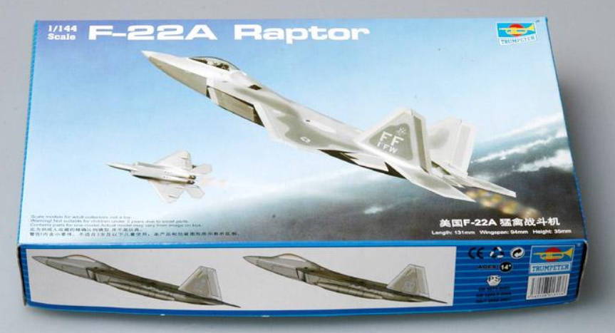 Lockheed Martin F-22A Raptor 1/144 Scale Trumpeter 01317