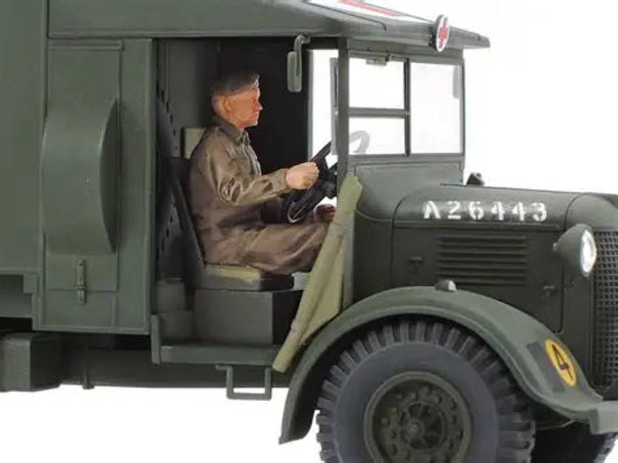 British 2-Ton 4x2 Ambulance - 1/32 Scale Tamiya 32605