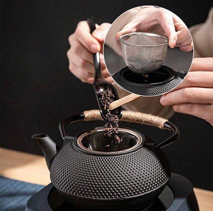 ZS - Cast Iron Kettle with Pot Mat 900ml