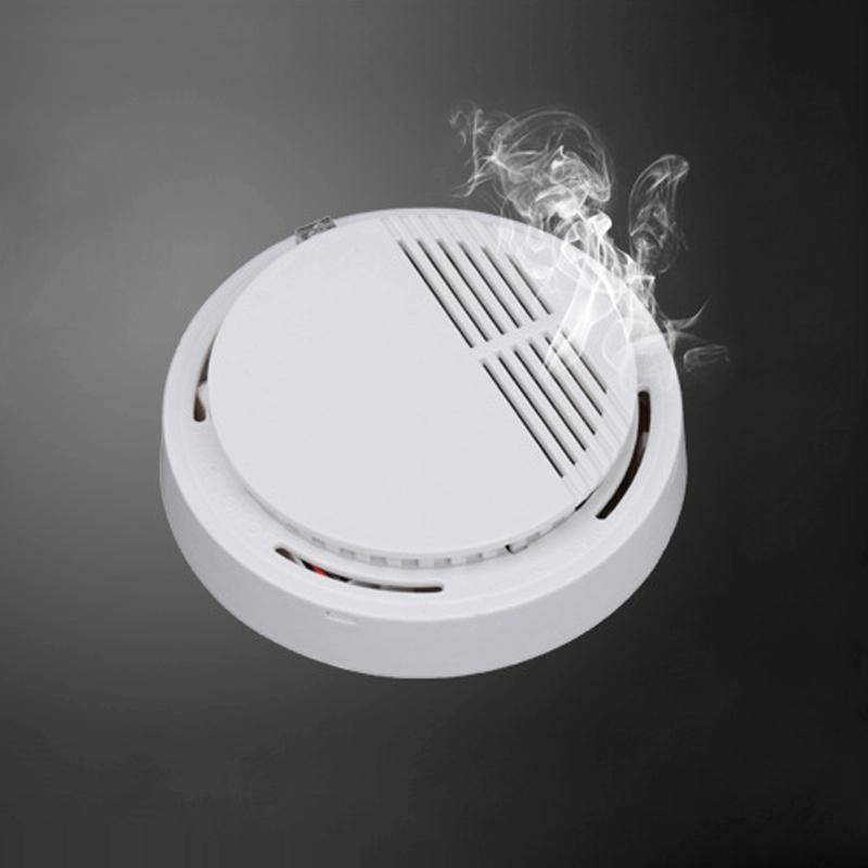 SS-168 First Alert Battery-Operated Fire Smoke Alarm Detector(White)