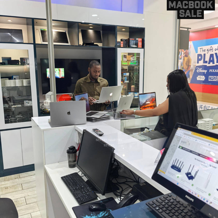 2015 Apple MacBook Pro 15-Inch Retina "Core i7" 2.2Ghz 2015, 16GB Mem, 256GB SSD  |  Model A1398 ...