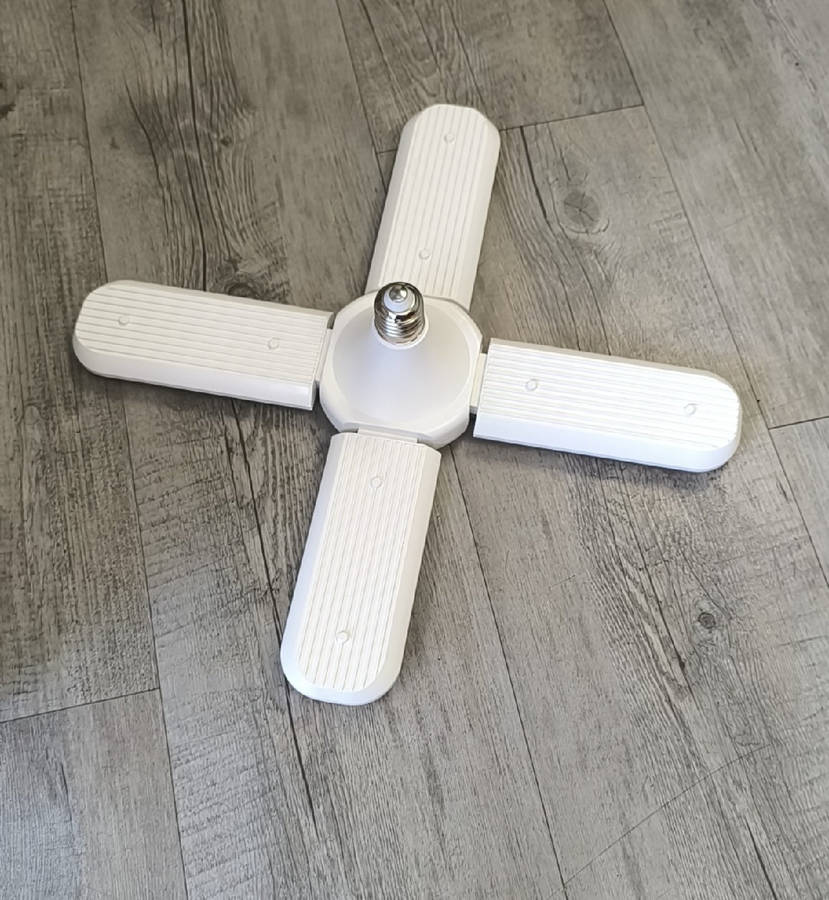Energy-Efficient 60w 6500k AC220v Fan Blade Type Deformable LED Bulb