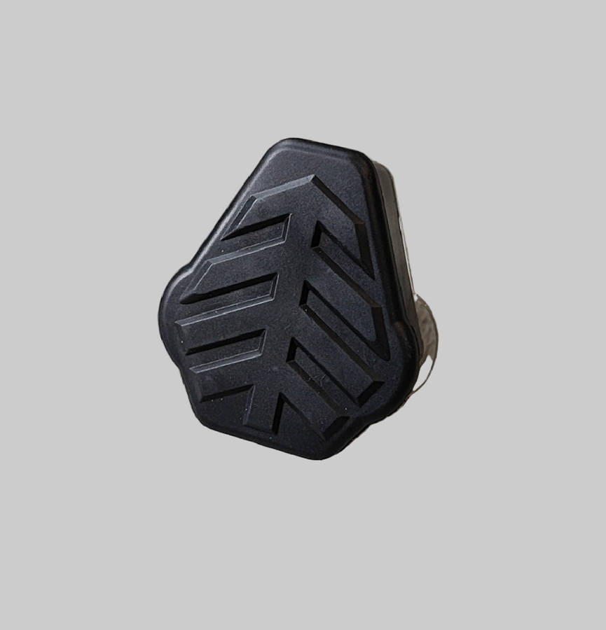 REDISSON M-10C 16A 220v 3Pin Plug Top