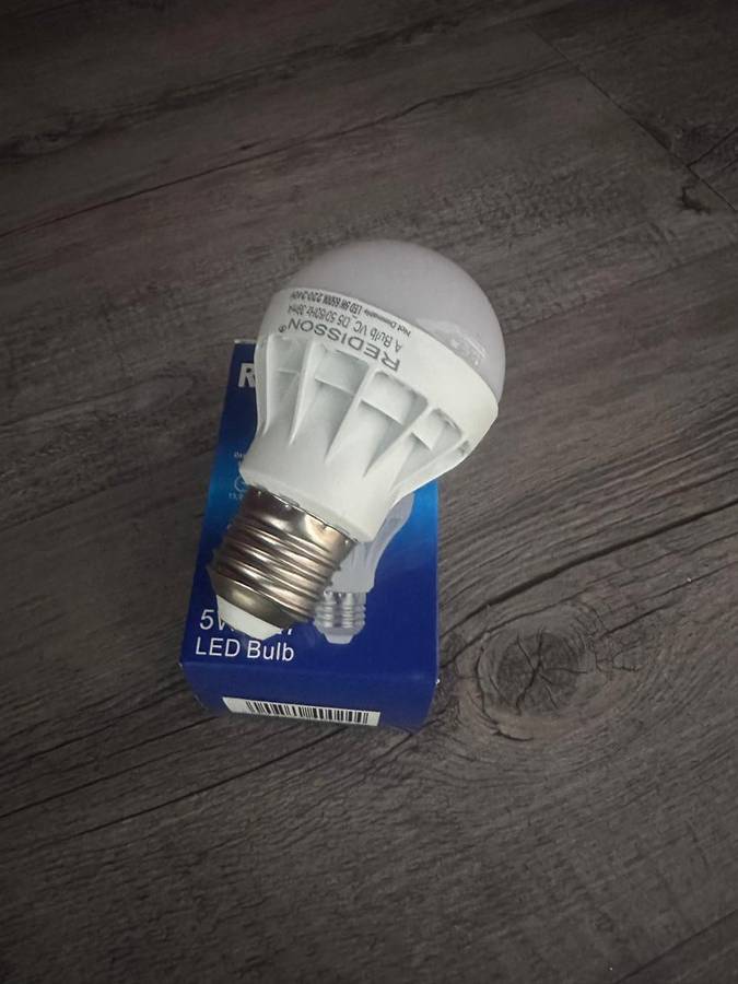 REDISSON 220v AC 5Watt E27 (Screw Type) 6500K LED Bulb (10008157)