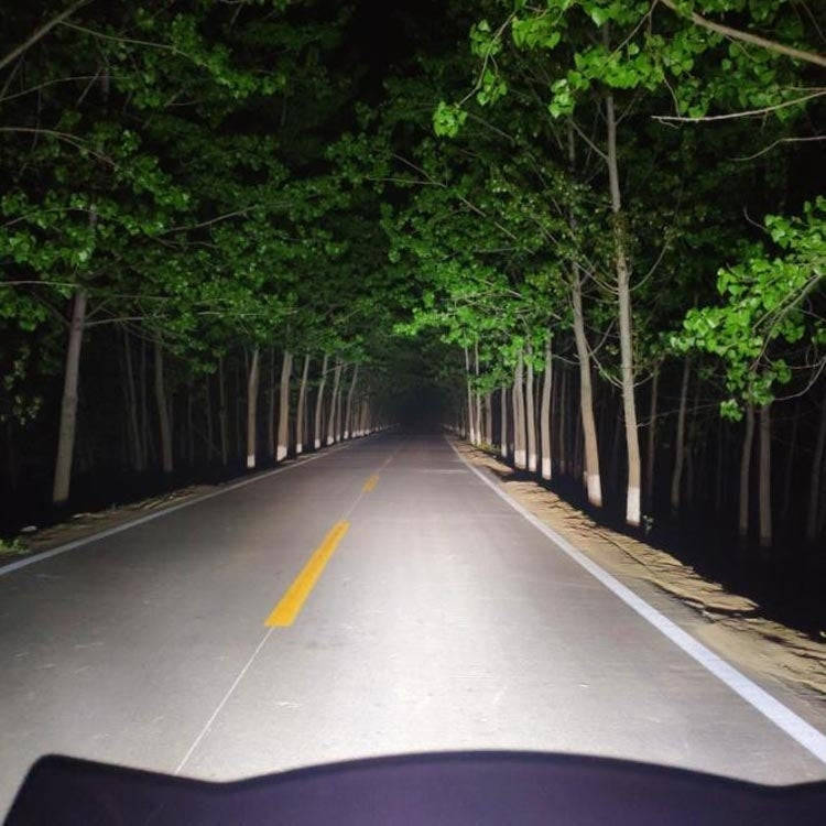 40W Yellow Light Motorcycle LED Spotlight Headlight Car Front Bumper Light Off-Road Vehicle Modif...