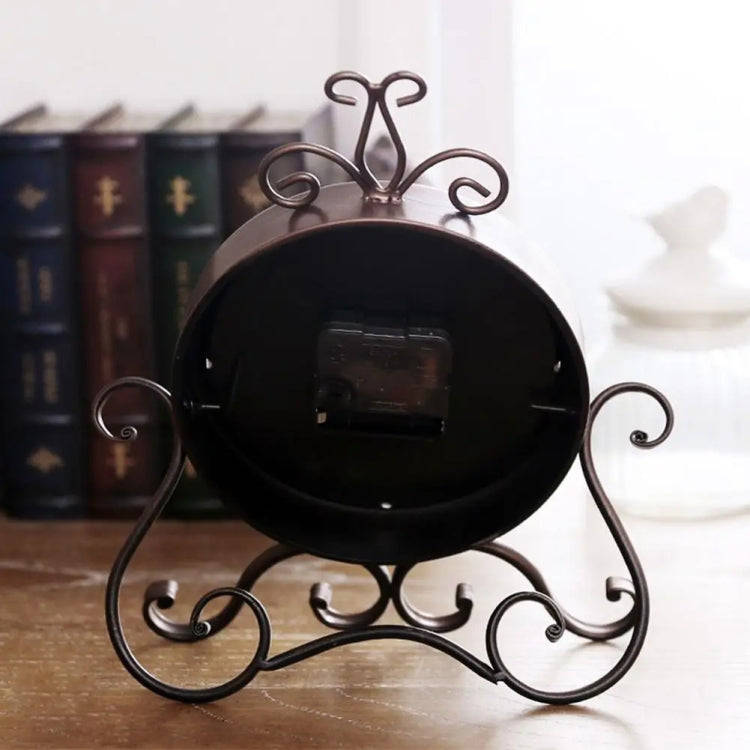 Iron Mute Clock Retro Living Room Decoration Clock(White)
