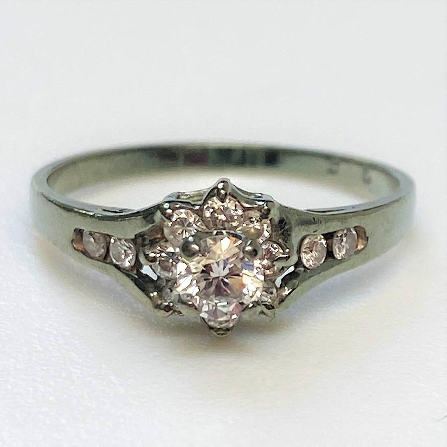 Vintage 9ct White Gold and Diamond Ring