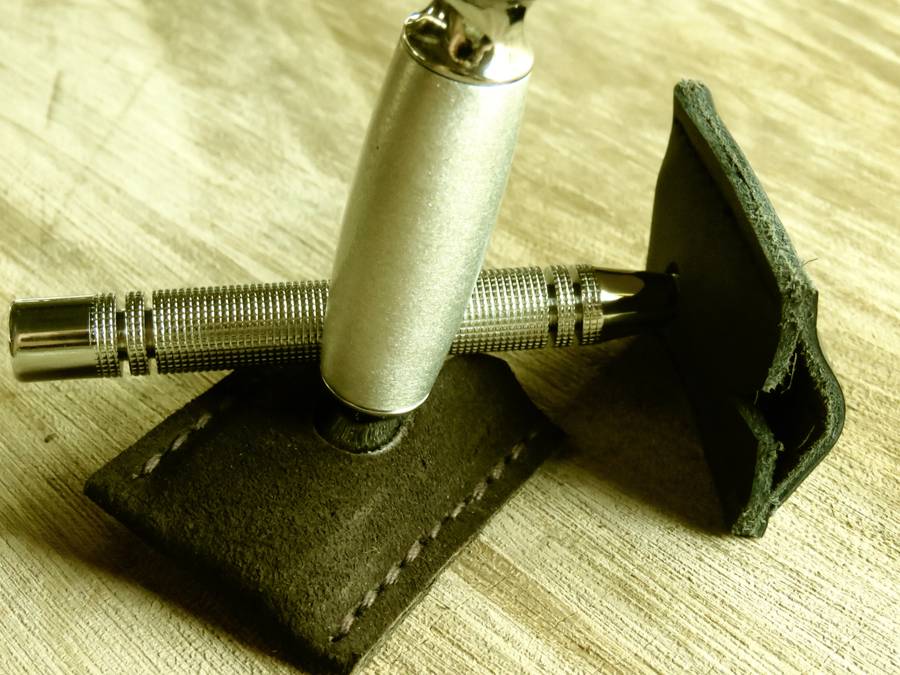 Safety razor sheath - Brown suede (textured)