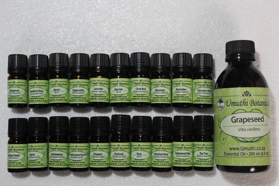 a Essential Oil Kit -20 5ml Essential Oils with 200ml Carrier Oil - 1 Box