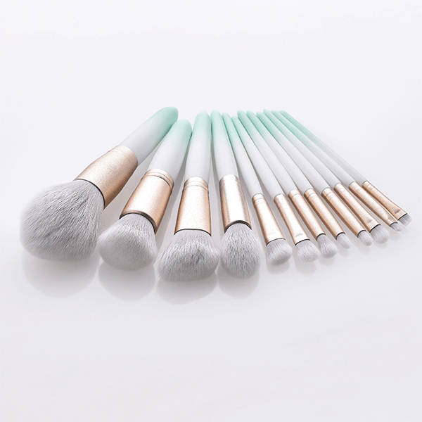 12 Piece Blue Ombre Makeup Brush Set with Pouch