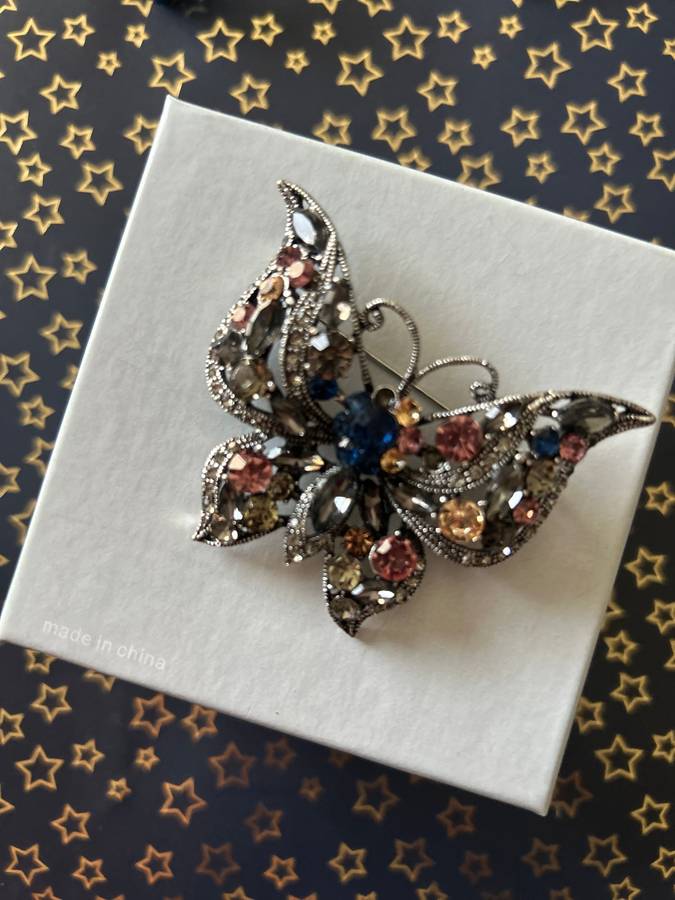 Diamante brooch for decor or cake decorating