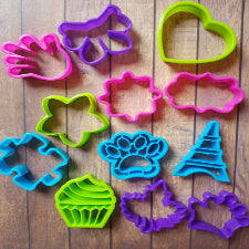 12pc Variety plastic cutters, Paw 5x4.3cm, Eiffel tower 4x5.5cm, Puzzle 5.5x4.5