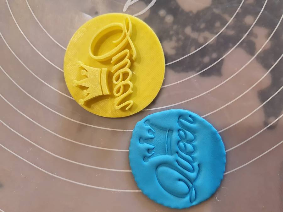 Cupcake stamp 6cm, Queen