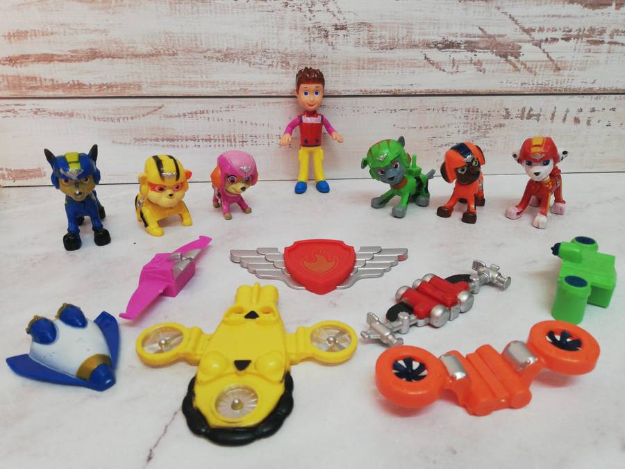 Paw patrol dog plastic figurine set. perfect to use as cake toppers