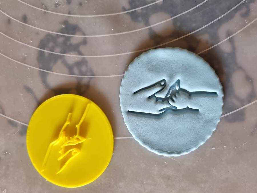 Cupcake Stamp 6cm Hands
