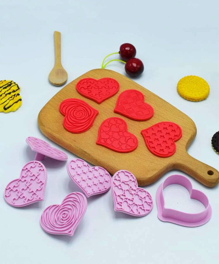 CK-11 Hearts Plastic Cookie Cutter 5x5.5cm