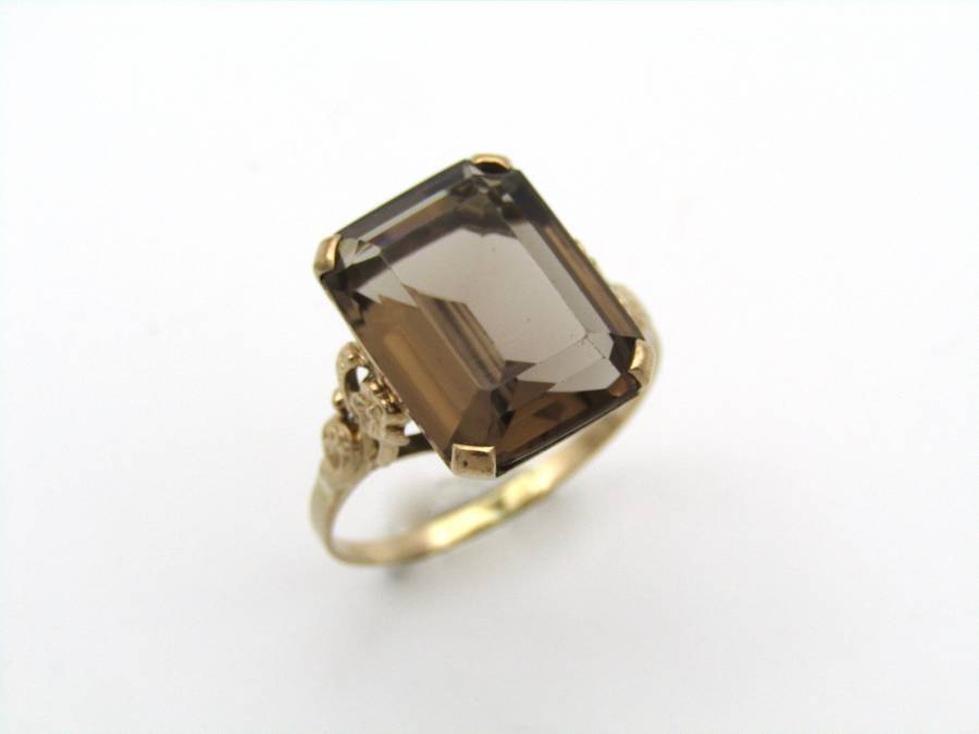 9K gold smoky quartz ring.
