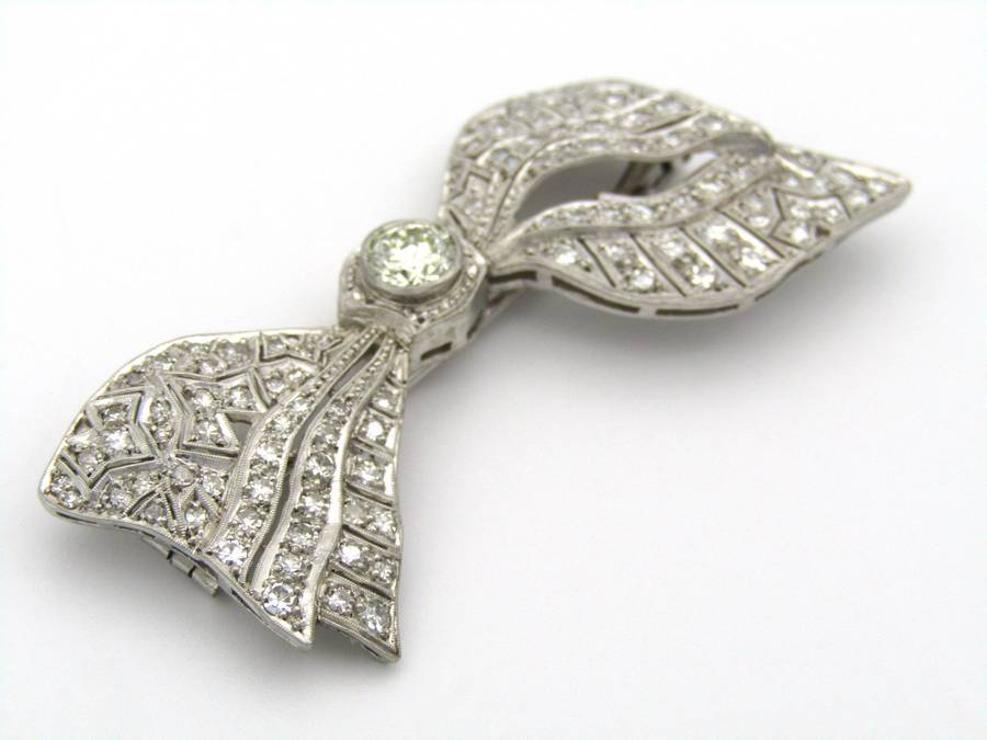 Platinum and diamonds Art Deco brooch.