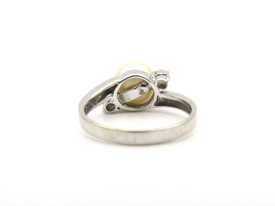 18K gold Akoya pearl and diamond ring.