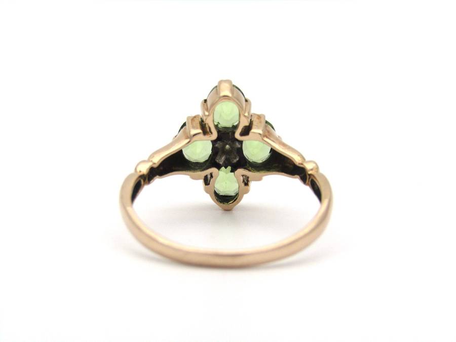 9K gold vintage peridot ring.